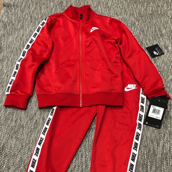 Nike Other - NWT- NIKE tracksuit